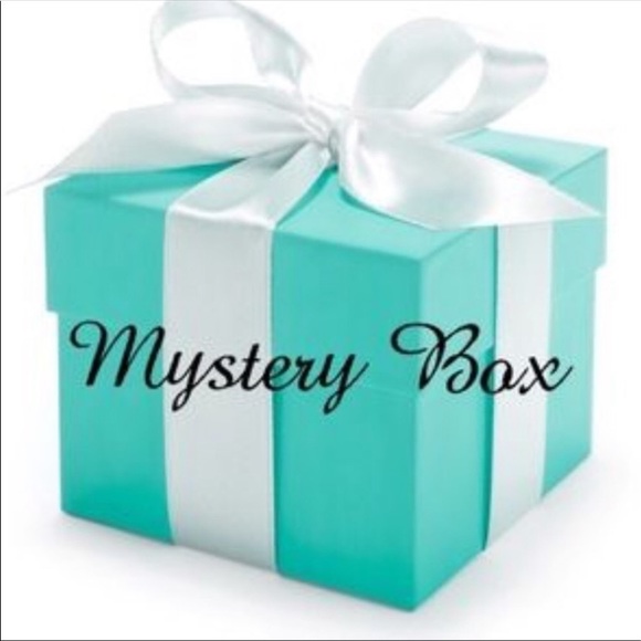 NEW MYSTERY BOX OF 5 Beautiful Resell Pieces! - Picture 1 of 1